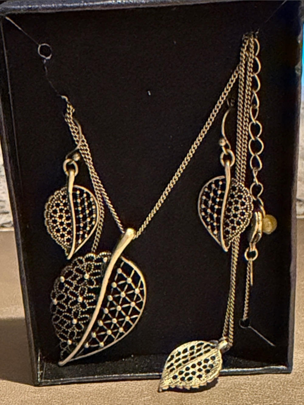 Gold Leaf Filigree Pendant Necklace Set - Gold Tone